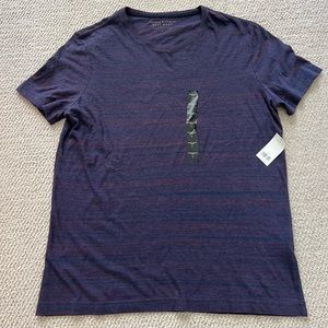 Banana Republic large men’s Tshirt. Brand new and never worn!